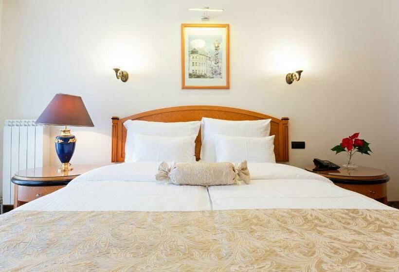 اتاق اکونومی, Sterling Garni