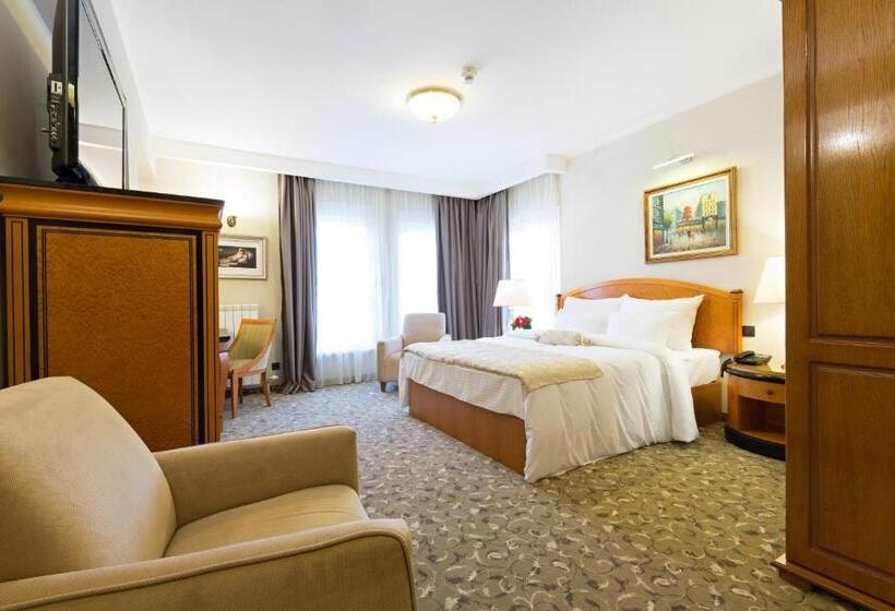 اتاق سوپریور با تخت بزرگ, Sterling Garni