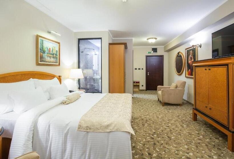 اتاق لوکس با تخت بزرگ, Sterling Garni