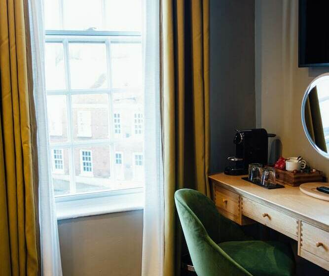 スタンダードルーム, The White Hart