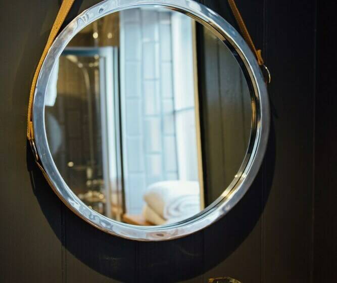 غرفة قياسية, The White Hart