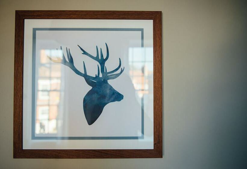 ファミリールーム, The White Hart