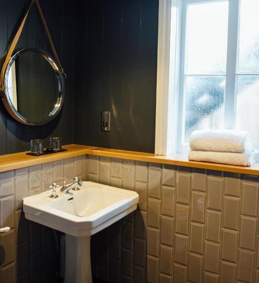 デラックスルーム, The White Hart