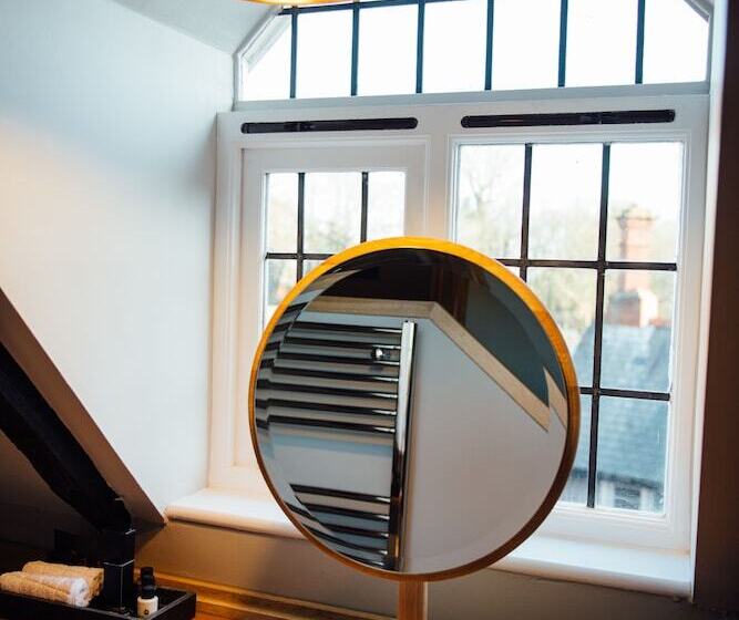 ファミリールーム, The White Hart