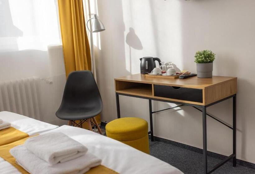 חדר סטנדרט, Amity