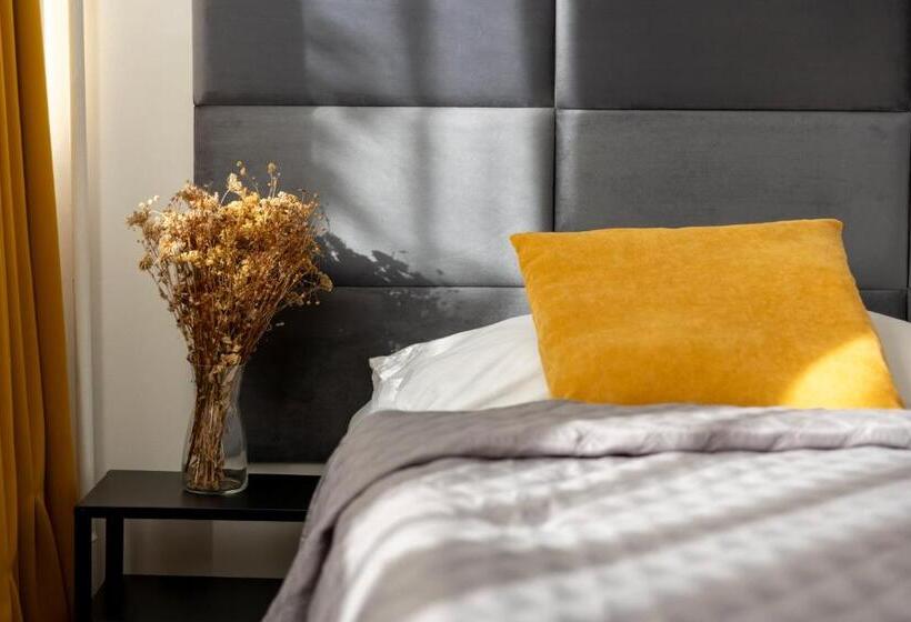 חדר קומפורט, Amity