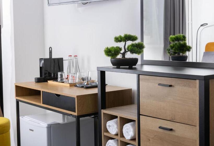 חדר קומפורט, Amity