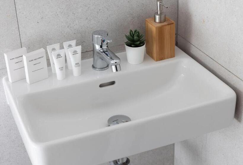 חדר קומפורט, Amity