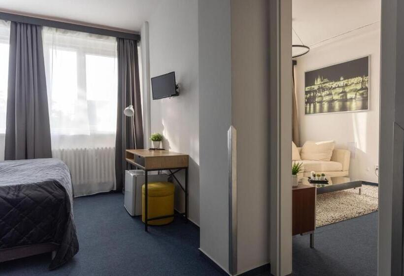 חדר דלוקס, Amity