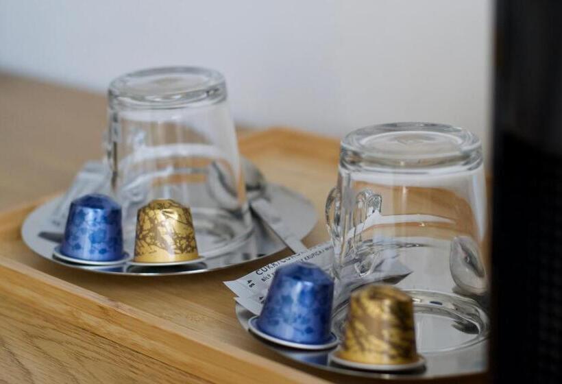 חדר קומפורט, Amity