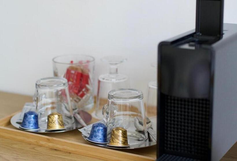 חדר קומפורט, Amity