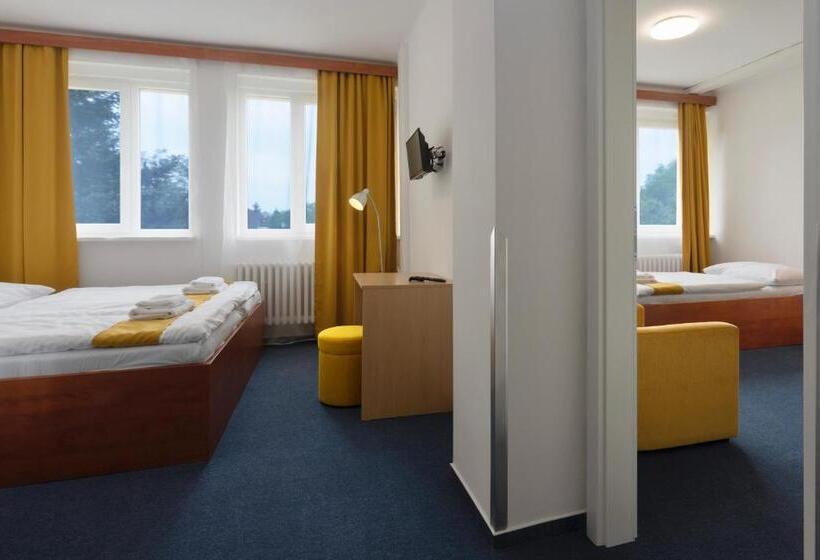 חדר משפחתי, Amity