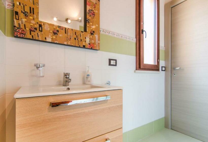 豪华房间, Abbraccio Del Carrubo