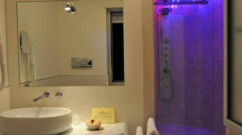 סוויטה עם מרפסת, I Rocchi