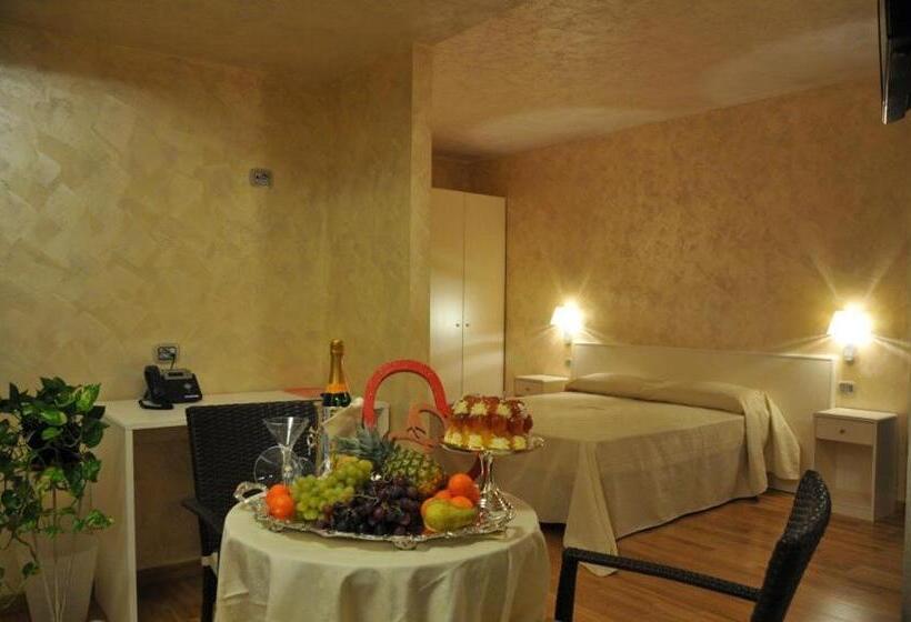 סוויטה עם מרפסת, I Rocchi