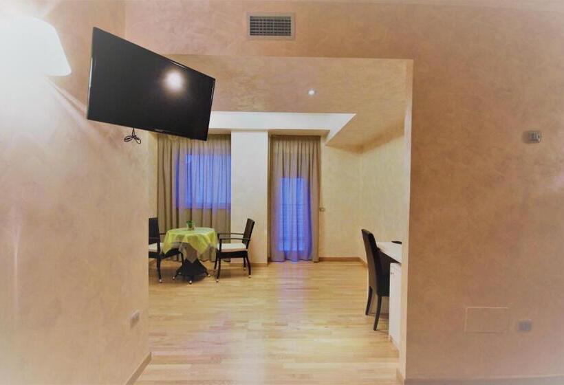 סוויטה עם מרפסת, I Rocchi