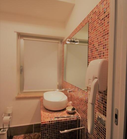 סוויטה עם מרפסת, I Rocchi