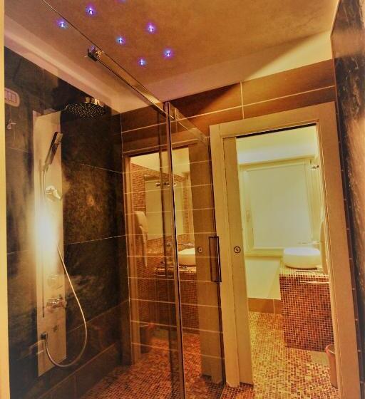 סוויטה עם מרפסת, I Rocchi