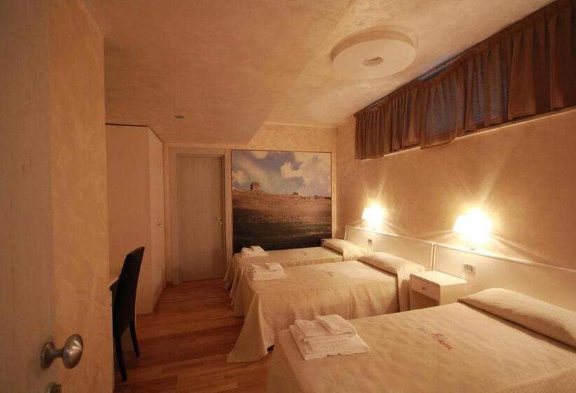 חדר סטנדרט לשלושה, I Rocchi