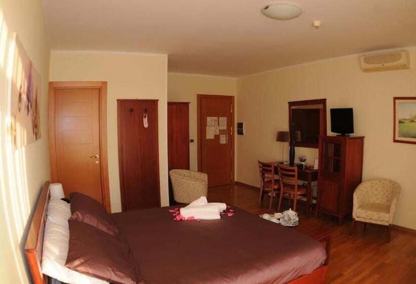 اتاق استاندارد سه نفره, Masseria Marziale