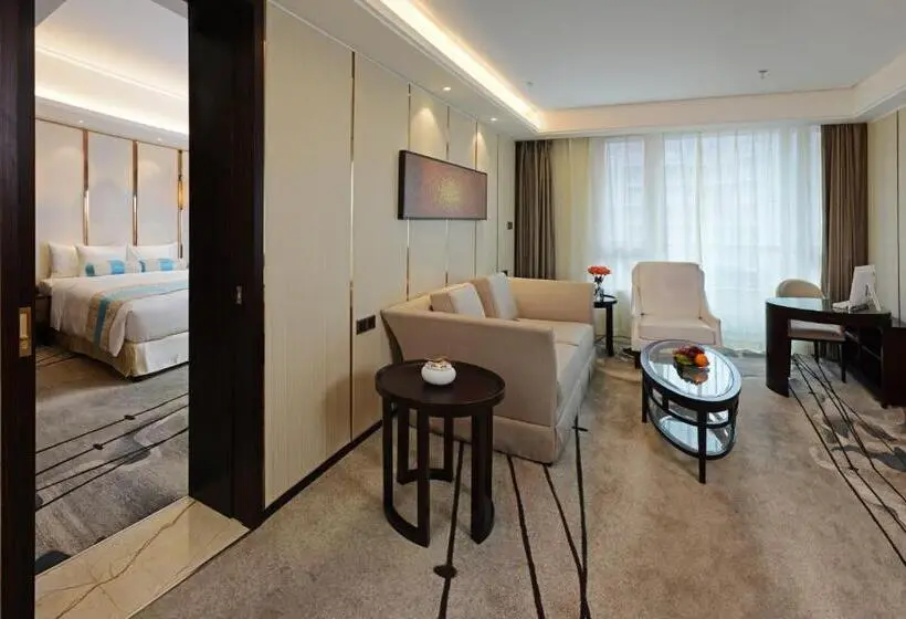 سوییت سوپریور, Menshine Gloria Plaza