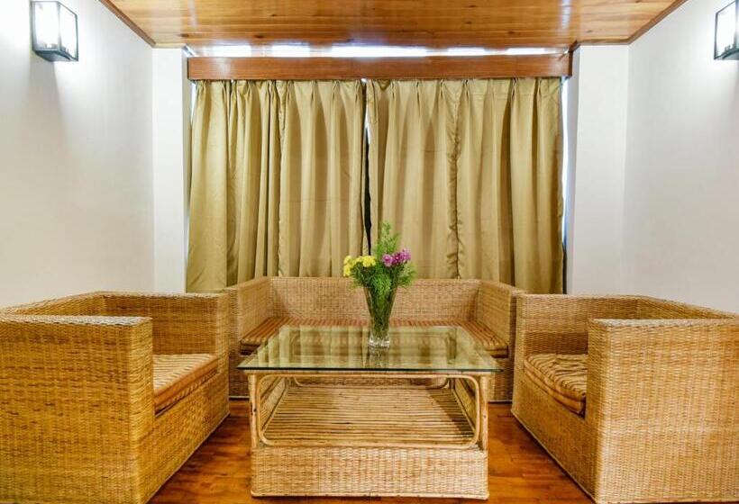 スイート, Muscatel Yavachi   400 Mts From Mg Marg