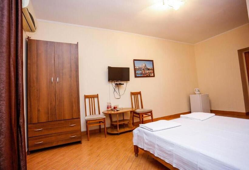 اتاق استاندارد سه نفره, Sabina