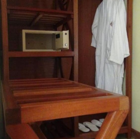 اتاق لوکس, The Nelion