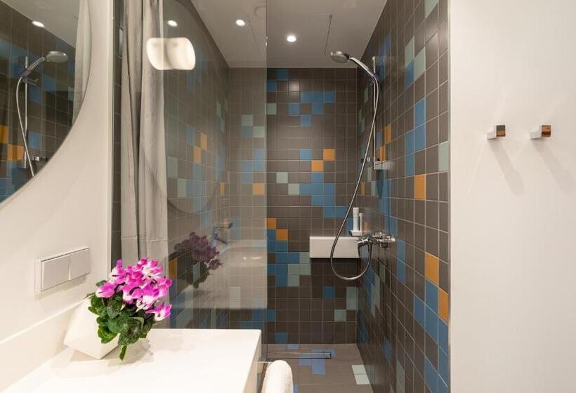 اتاق خانوادگی, Sophia By Tartuhotels