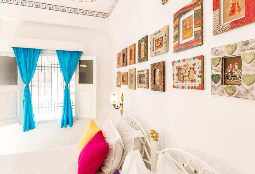 Quarto Estandar, Gostops Udaipur