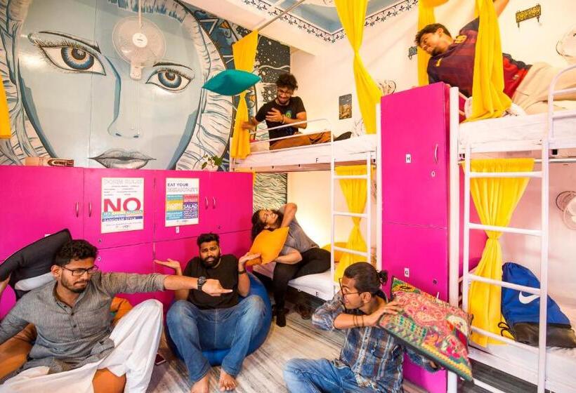 Cama em Quarto Compartilhado com Banheiro Compartilhado, Gostops Udaipur