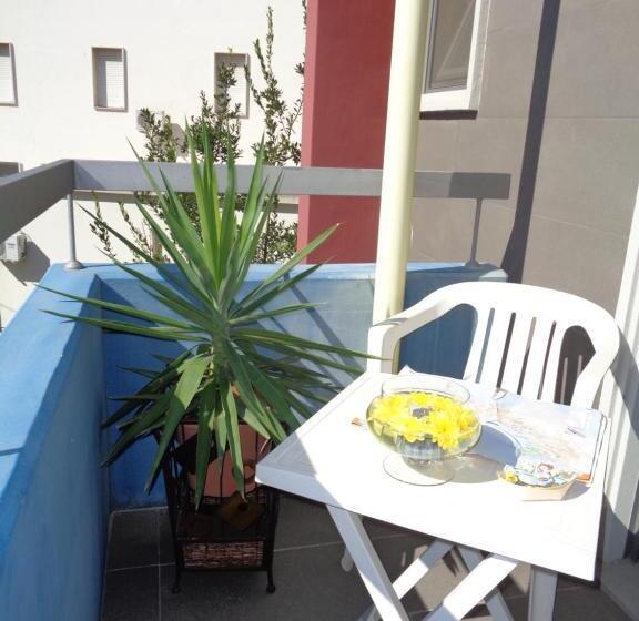 经典四人房间, Airone