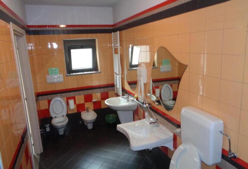 高级三人间, Airone