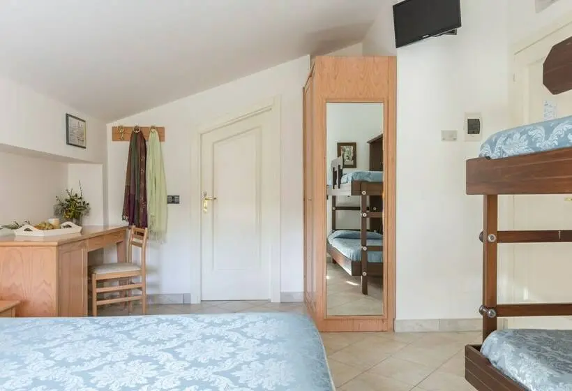 اتاق استاندارد سه نفره, Albergo Il Giardino Del Rio