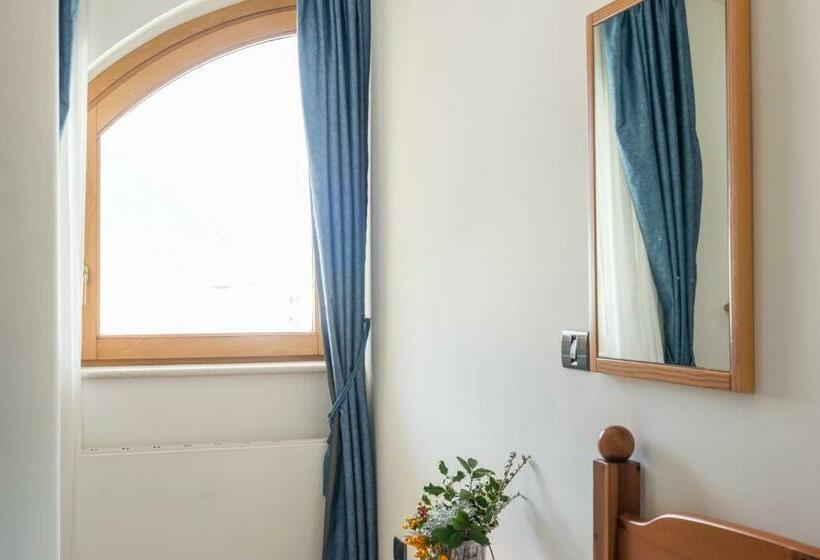 اتاق استاندارد یک نفره, Albergo Il Giardino Del Rio