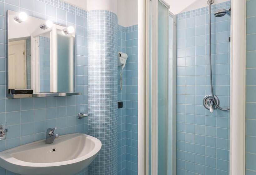 اتاق استاندارد سه نفره, Albergo Il Giardino Del Rio