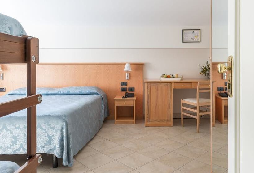 اتاق استاندارد چهار تخته, Albergo Il Giardino Del Rio