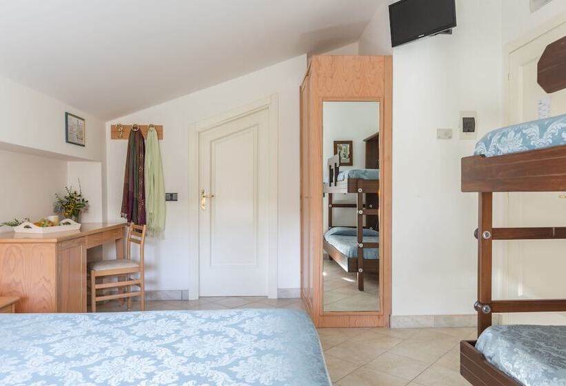 اتاق استاندارد چهار تخته, Albergo Il Giardino Del Rio