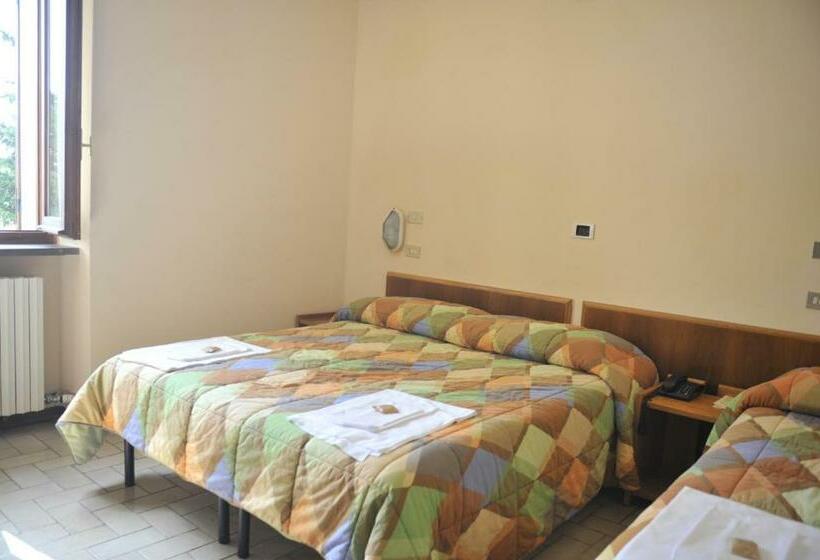 غرفة قياسية ثلاثية, Fontemaggio