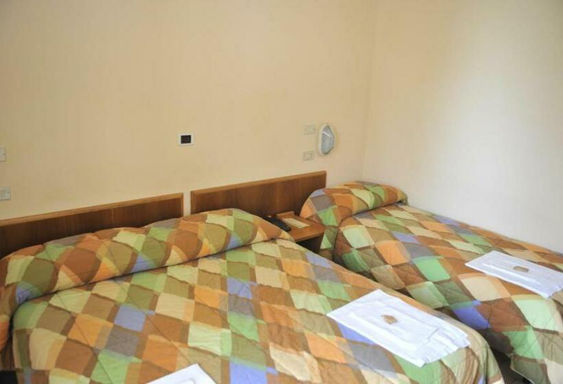 غرفة قياسية ثلاثية, Fontemaggio