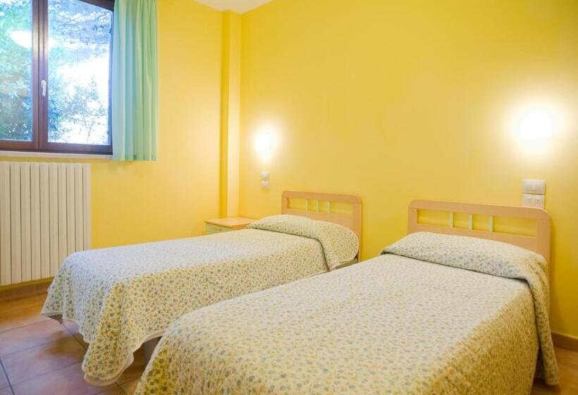 غرفة قياسية رباعية, Fontemaggio