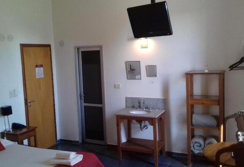 غرفة قياسية ثلاثية, La Cautiva De Ramirez