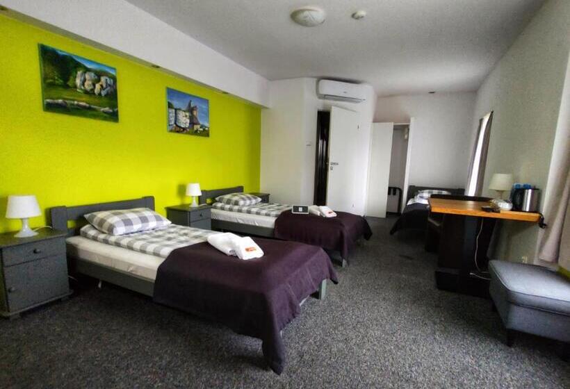 اتاق استاندارد سه نفره, Rj