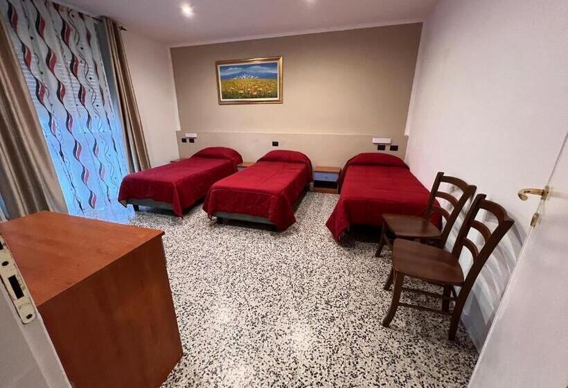 スタンダードトリプルルーム, Saratoga