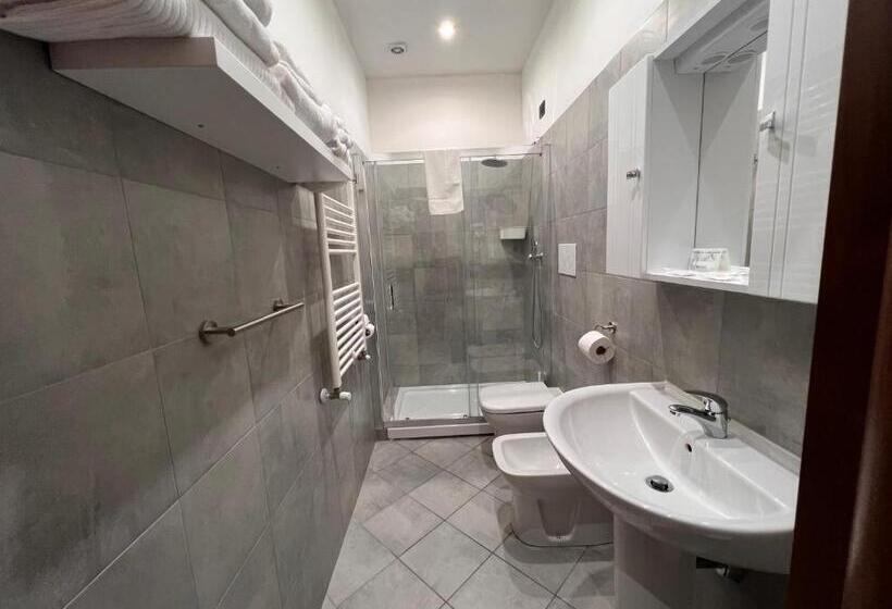 スタンダードシングルルーム, Saratoga