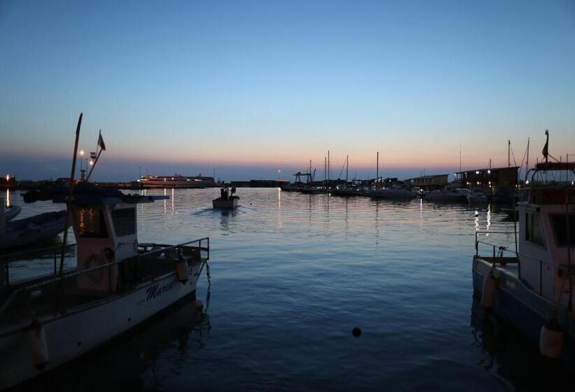 غرفة إقتصادية فردية, La Lisca