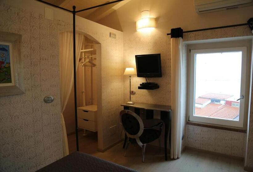 جناح عائلي, La Lisca