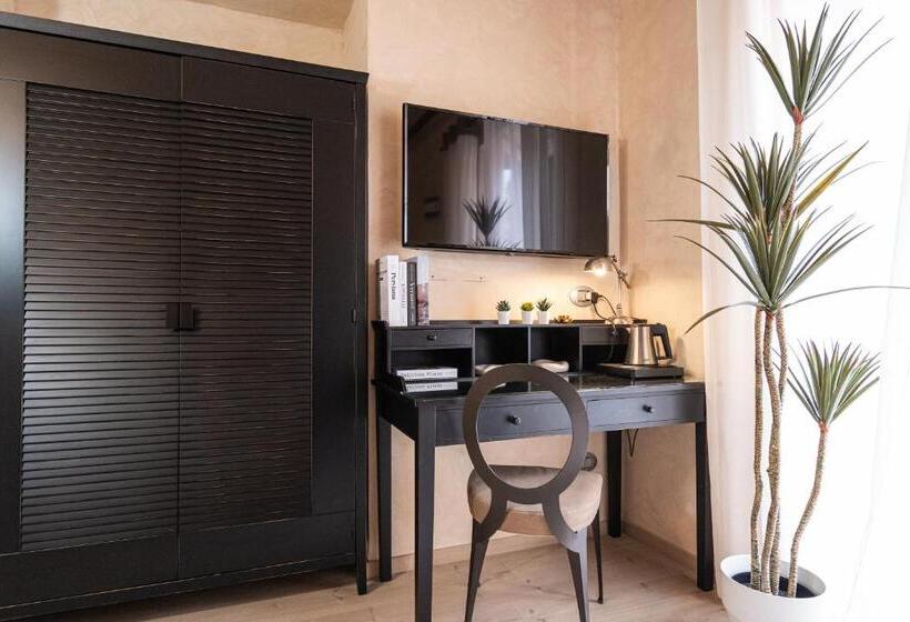 غرفة سوبيريور, La Lisca