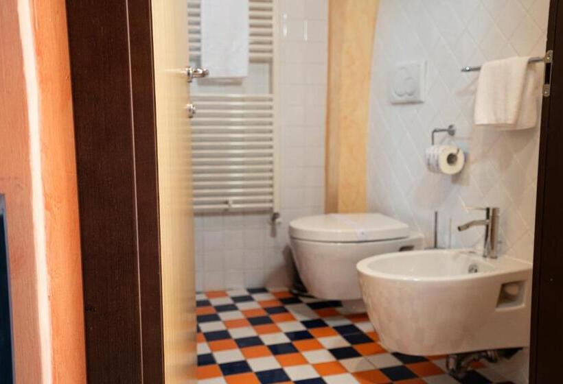 غرفة إقتصادية فردية, La Lisca