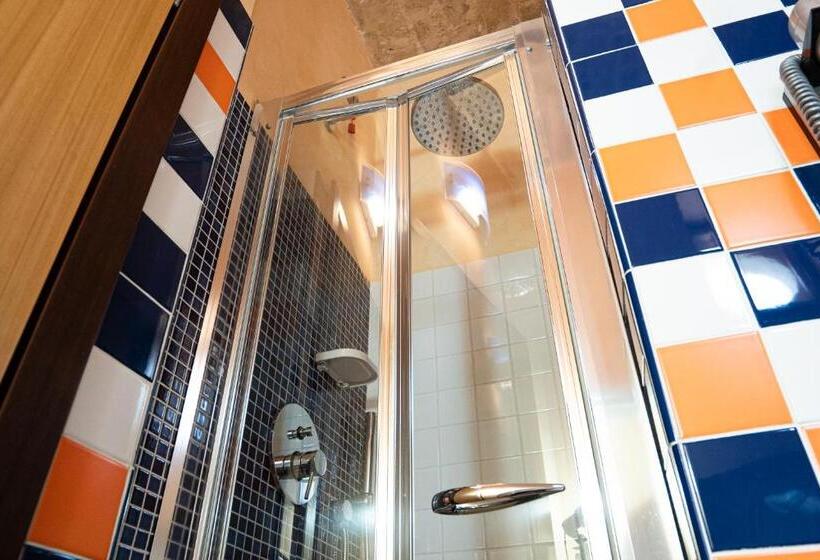 غرفة إقتصادية فردية, La Lisca